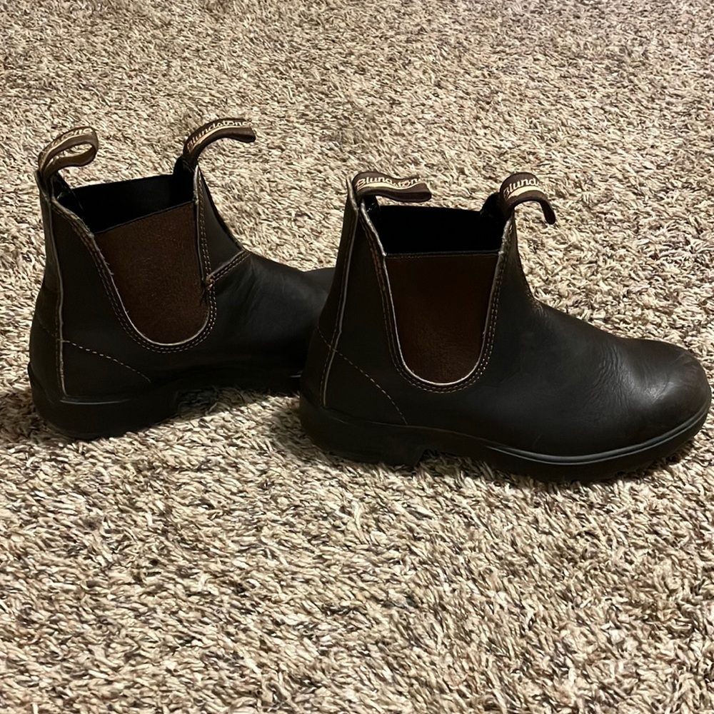 Blundstone stout brown size 3